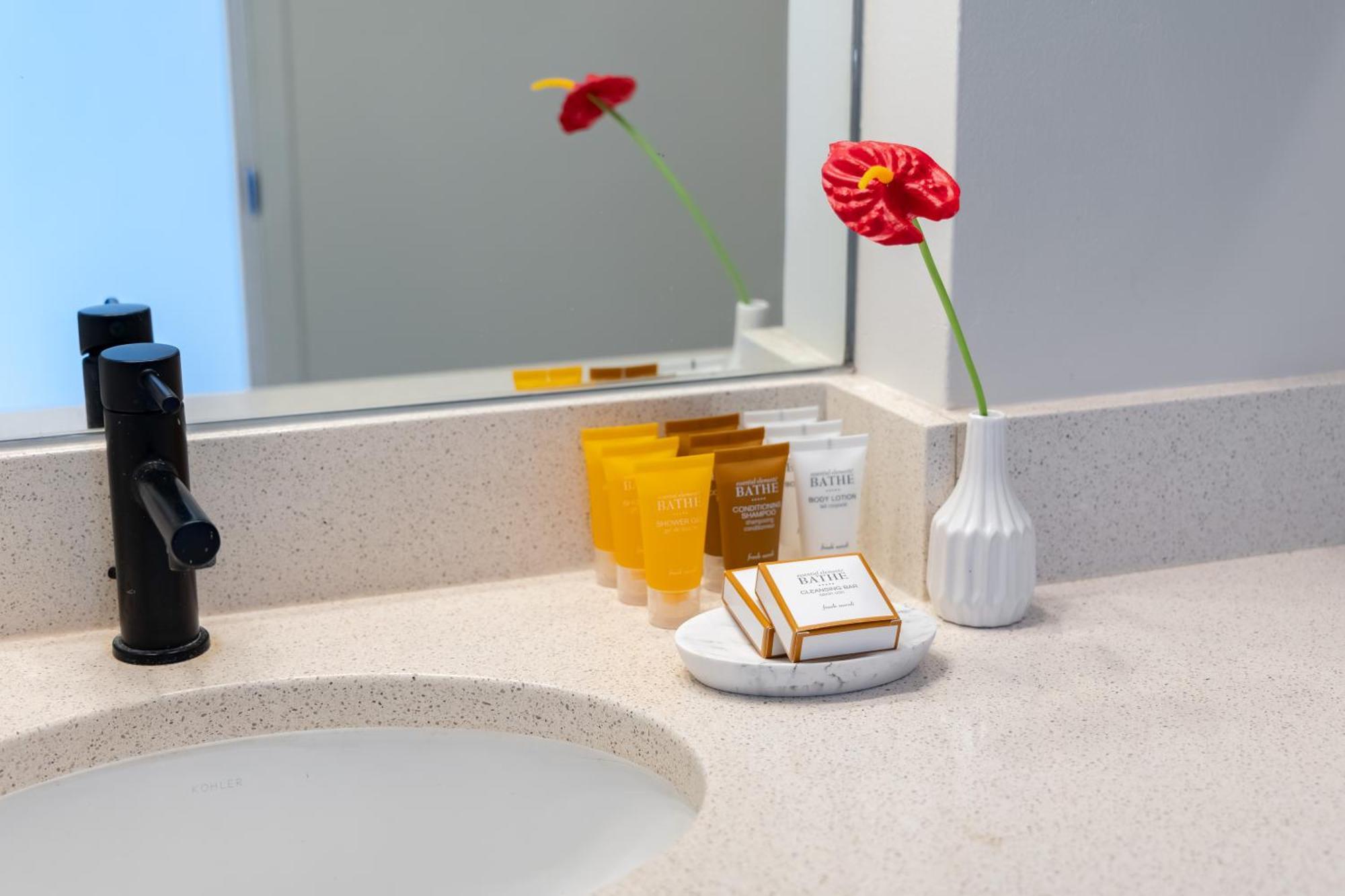 Apartment Cozy Ocean View Escape Just Steps To Waikiki Beach! Honolulu