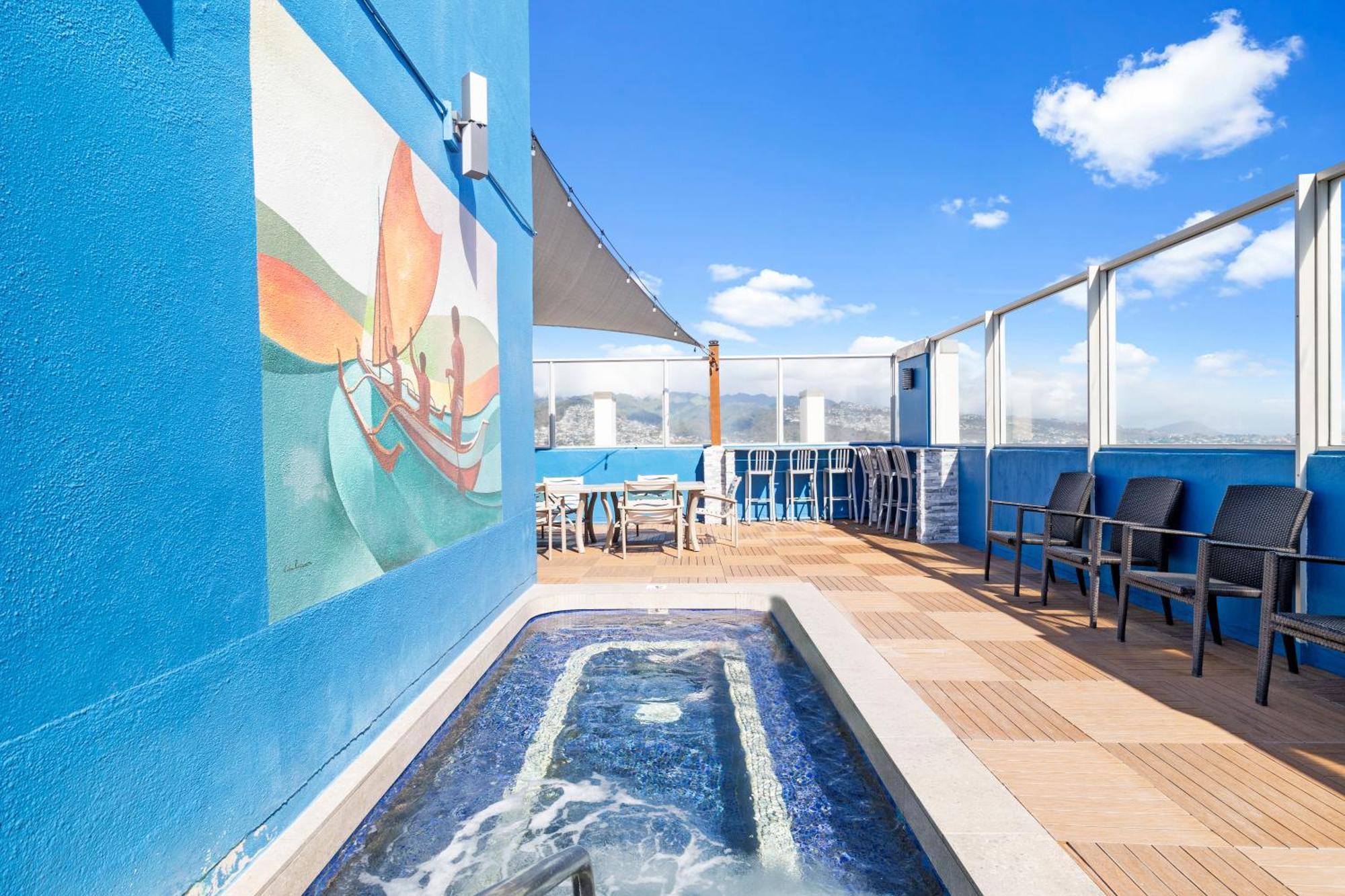 Cozy Ocean View Escape Just Steps To Waikiki Beach! Apartment *